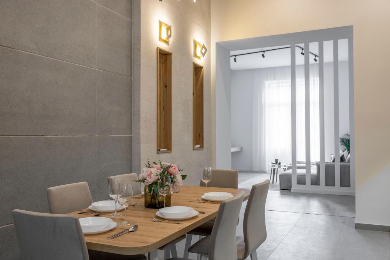 Luxurious & Spacious Central Residence With Balcony Budapest Eksteriør billede