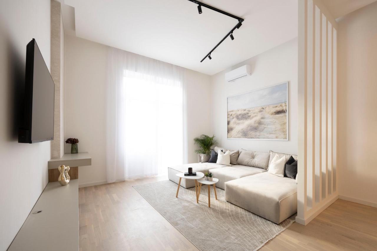Luxurious & Spacious Central Residence With Balcony Budapest Eksteriør billede