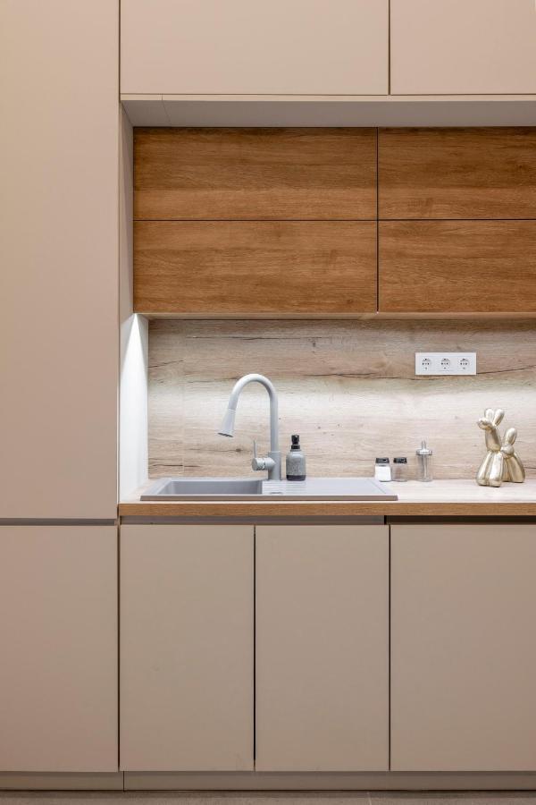 Luxurious & Spacious Central Residence With Balcony Budapest Eksteriør billede