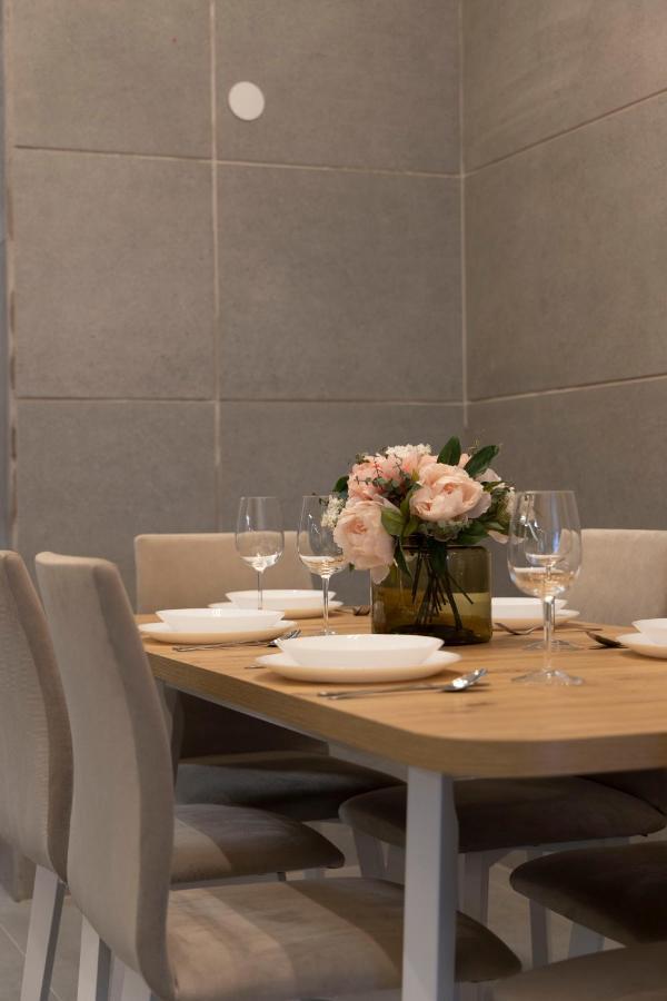 Luxurious & Spacious Central Residence With Balcony Budapest Eksteriør billede