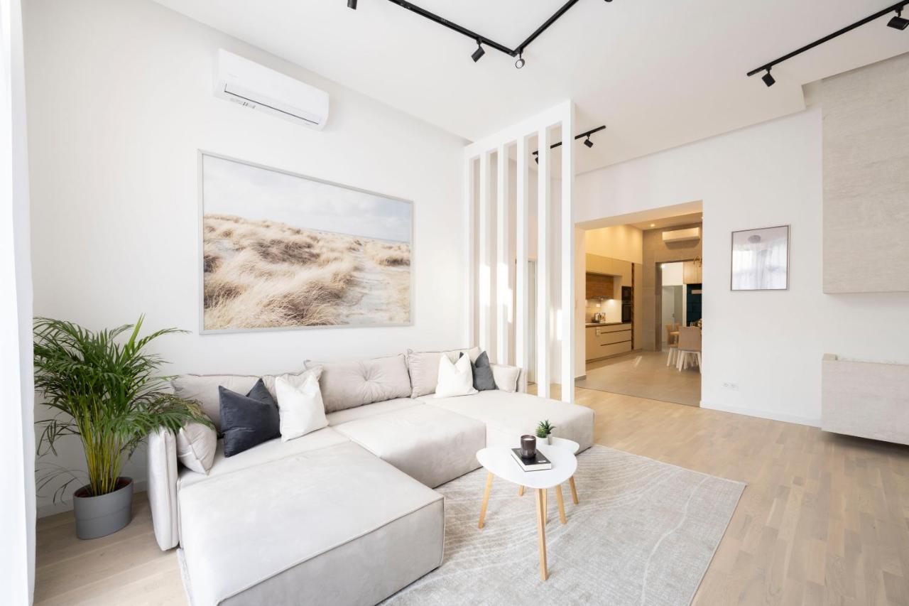 Luxurious & Spacious Central Residence With Balcony Budapest Eksteriør billede