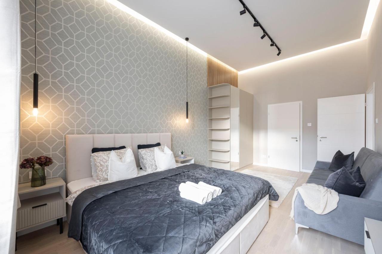 Luxurious & Spacious Central Residence With Balcony Budapest Eksteriør billede